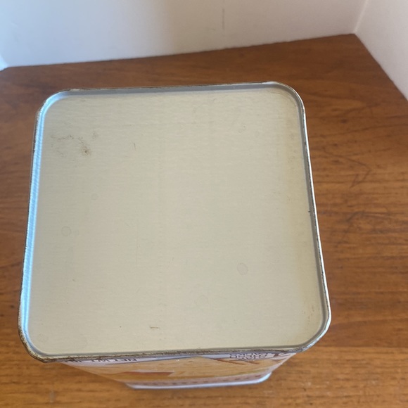 1985 Nabisco Brands Premium Saltine Crackers 16 OZ/454 grams 9 1/2” tall tin - Picture 6 of 9